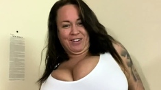 Australian BBW with big boobs gives blowjob